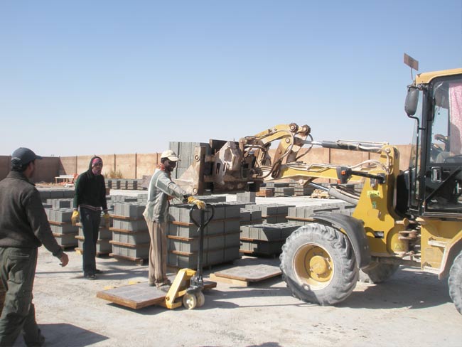 印尼砌(qi)塊成型機客(kè)戶