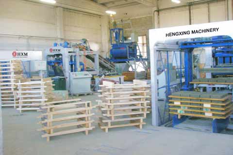 愛沙尼(ni)亞混凝(ning)土磚機(ji)客戶現(xian)場