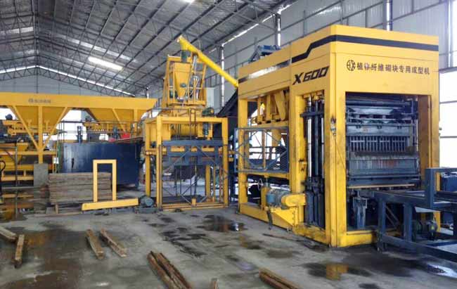 混凝土砌(qi)塊磚機變頻器(qi)調頻振動的優(you)點