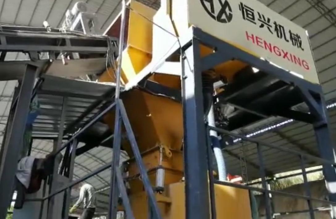 免蒸(zheng)加氣塊設備(bèi) 免蒸加氣磚(zhuan)生産線現場(chang)視頻