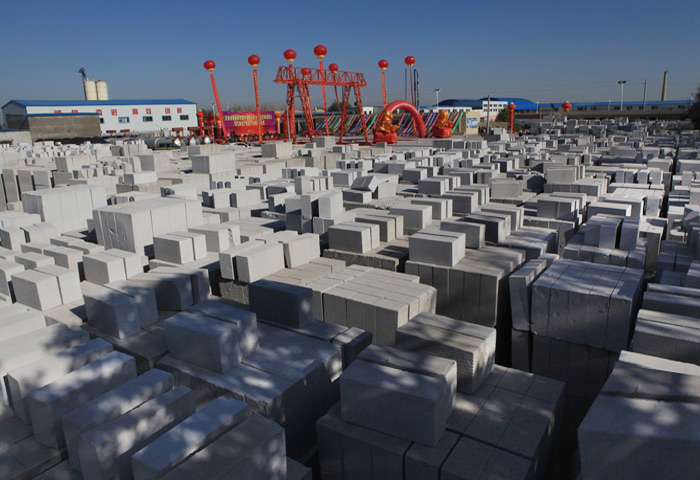 水泥磚機(jī)上成品磚(zhuān)的吹掃和(he)養護裝置(zhi)改良後可(ke)提高磚質(zhì)量