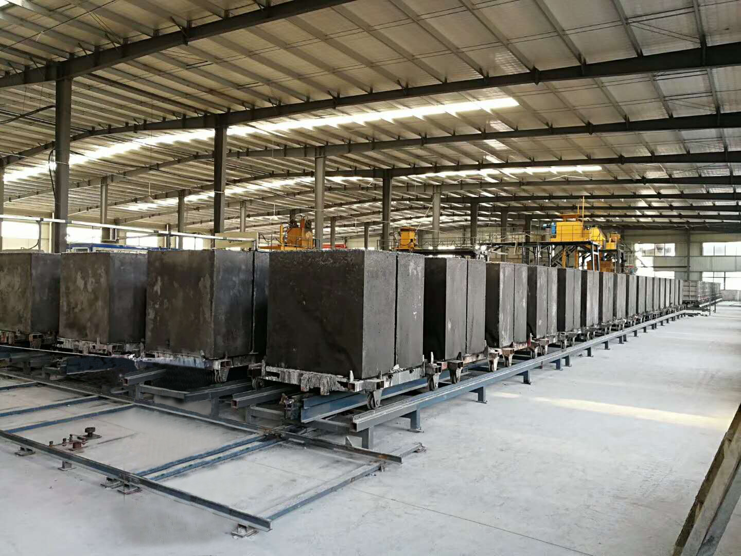 加(jiā)氣塊生産線設(shè)備  免蒸加氣磚(zhuān)設備